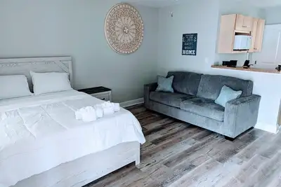 Image de Cozy Studio Apt in Downtown Mb