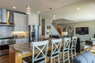 Image de Rare Find|Lakefront Cabin w\/ Two Master Suites