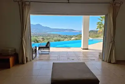 Image de villa vue mer\/montagne sud-ouest au calme.