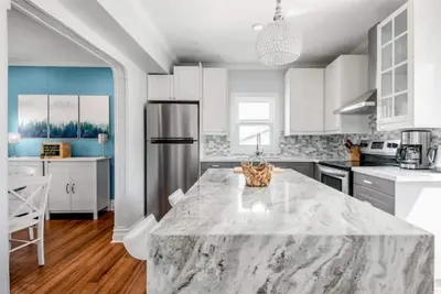 Image de Château Ravine, backing onto a beautiful tree-filled ravine