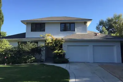 Image de Location Locatio Location. . . Beautiful Sierra Oaks!