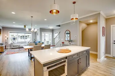 Image de The Isles Townhome Located 6 blocks from Nd