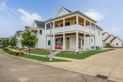 Image de High End Home in St Joseph, Mi with Water Views & Pool! 7 night minimum.