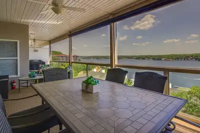 Image de Lake Ozark Vacation Rental: Pool & Dock Access!
