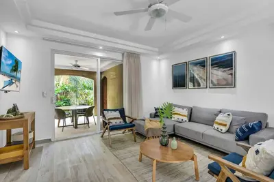 Image de Gav4: New Condo in Location Walkable to Beach
