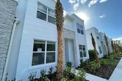 Image de 20 Minutes to Disney! New modern and spacious townhome whit a private pool!