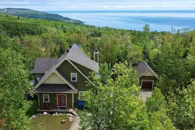Image de HĂ´tel Ă la maison - Le toit du Monde, Vue et spa