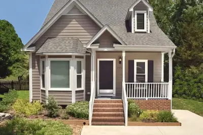 Image de Primary Suite with Rooftop Deck and Lake View in this Awesome 3 Bedroom Home!