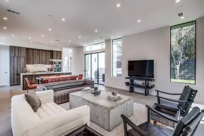 Image de Modern Luxury Midway Hollow - Yard - Driem House