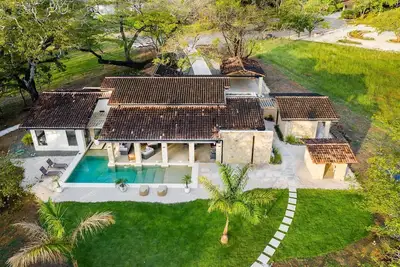 Image de Spacious house with terrace and private pool - A few minutes from the beach