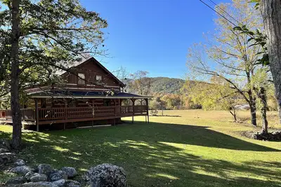 Image de Private Family Getaway-Minutes to National Park Entrance! Enjoy the Farm Life!