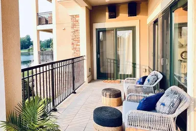 Image de Lakefront Luxury - 4br Views + Pool at Sml