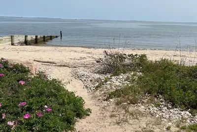 Image de Waterfront Home w\/ Private Beach