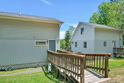 3 Bedroom Cottage that sleeps 10 minutes from Cooperstown on Otsego Lake
