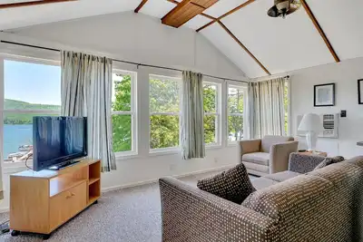 2 Bedroom Cottage with amazing views of Otsego Lake