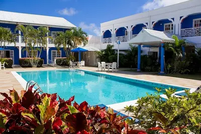 Image de Maximum Comfort! 2 Spacious Units w/ Free Parking, Outdoor Swimming Pool!