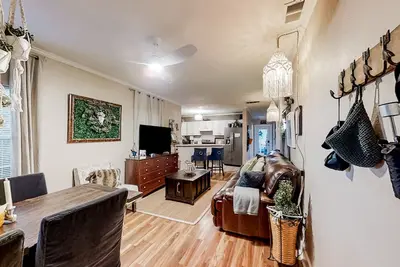 Image de Dog-friendly, 30-day rental with porch, deck, fenced yard & central location