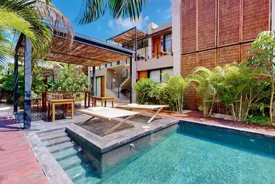Image de Modern apartment in paradise with plunge pool, gourmet kitchen, and partial Ac