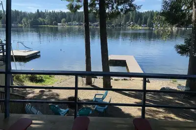 Image de Charming Lakefront Cabin on Mason Lake with Pebble Beach and Private Dock