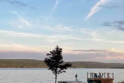 Image de Lakefront Oasis