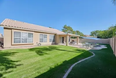 Image de House w/ pool, mini golf, plenty of play area