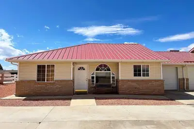 Image de Downtown Kanab Family Townhome, Dew Drop Inn, Near Zion National Park and Bryce