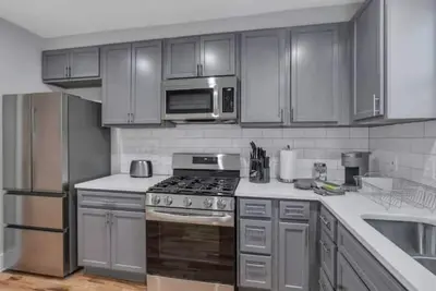 Image de Just renovated 2/2. 5 Baltimore Charmed Townhouse!