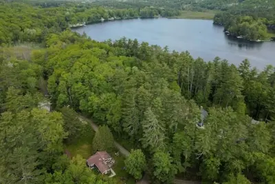 Image de Pine View Cottage, Berkshires Getaway Lake Buel w\/ lake rights. Pet friendly!