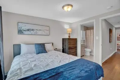 Image de Medical Residents & Nurses Parking 2beds &2. 5baths