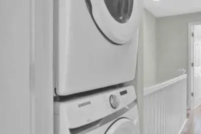 Image de Walk to Hopkins! Parking! 2bds/2. 5baths