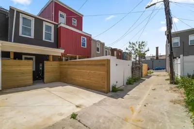 Image de Live Comfortably Near Hopkins with Parking