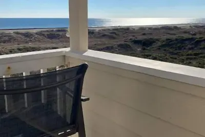 Image de Direct oceanfront/ A Place at the Beach