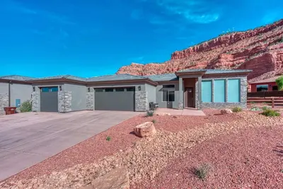 Image de Upscale Kanab Utah Family Home Near Bryce and Zion, with Hot Tub, Gym, Pool, and