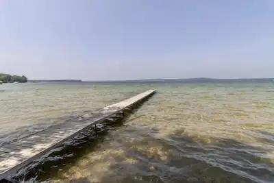 Image de 3 bedroom 1 bath cabin with private frontage on Platte Lake