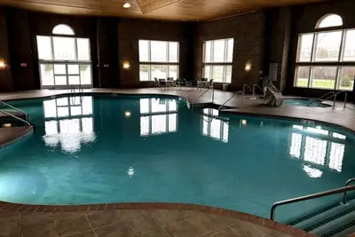 Image de Accessible Deluxe King Suite for 2 | On-Site Pool