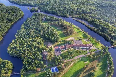 Image de Premier Queen Suite | Year-Round Activities!