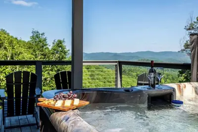 Image de Smoky Mtn Escape, View, Theater, Hot Tub, Fire Pit