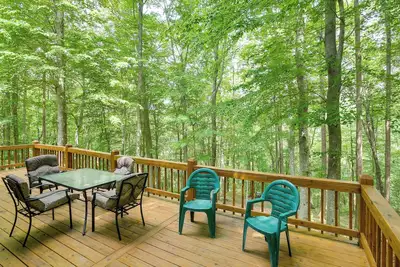 Image de Byrdstown Cabin - w/ Fire Pit, Near Marina & Lake!