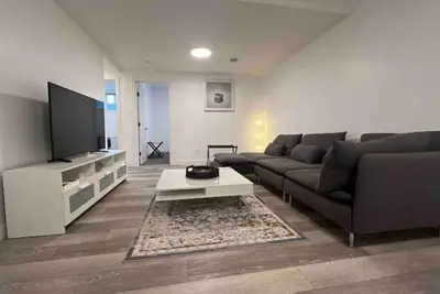 Image de 2br Suite w/Private Entry, Kitchen, W/D, Parking, Smart Tv, Wi-Fi, Near Banff