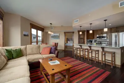 Image de Chalet Awesome, Stunning Trailhead Lodge Property with Ac, Heated Pool and Hot Tubs