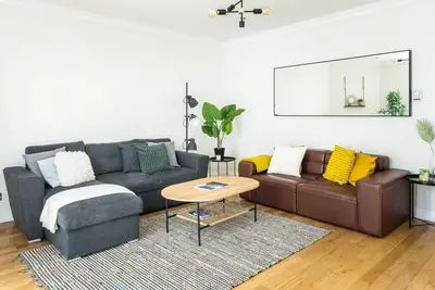 Image de Elegant 2bd Duplex with Outdoor Patio/Glass Canopy