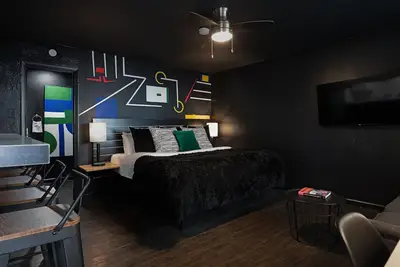 Image de Your Montrose Studios! Sleeps 48/24br/24ba/24pa