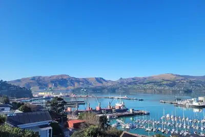 Image de Family friendly Lyttelton harbour view house