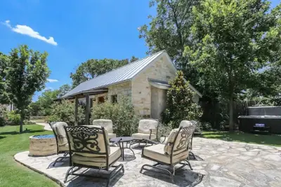 Image de Stonebridge 1: 2 Blocks to Main, Shared Hot Tub