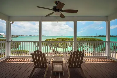 Image de Perfect for Family and Friends! Gorgeous Villa with Full Kitchen & Living Room