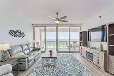 Image de Beautiful Gulf Views |Beachfront Living |Community Pool |Fitness Room |Covered Parking |Fast Wifi