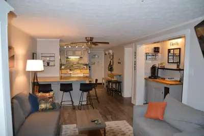 Image de Blue Knob! Get-Away Chalet: King bed/2br/2ba Hot tub/Pool/Sauna/Golf/Bike/Ac