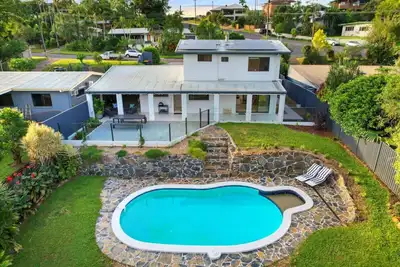 Image de Elevated Entertainer - Modern, Spacious & Stylish