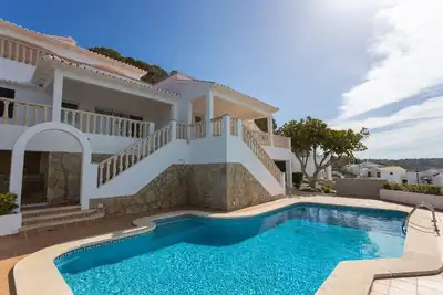 Image de Villa '49 Son Bou Sunset' avec vue sur la mer, Wi-Fi et climatisation