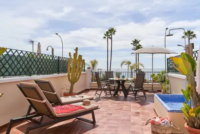 Image de Appartement '1st Line Burriana, Nerja' avec vue sur mer, Wi-Fi et climatisation